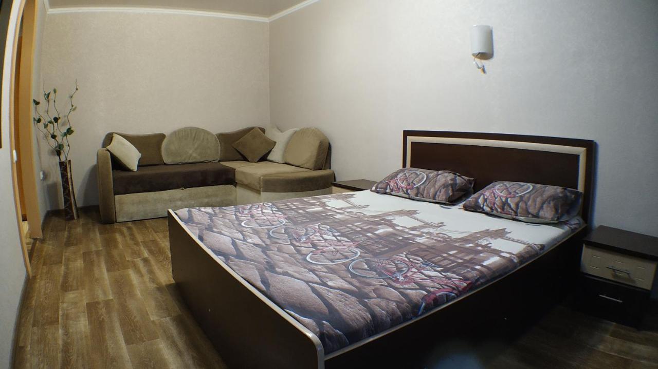 Апартаменты В Центре Металлургов 27 Kr Apartments Krivoy Rog Ngoại thất bức ảnh