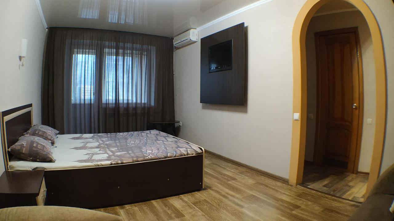 Апартаменты В Центре Металлургов 27 Kr Apartments Krivoy Rog Ngoại thất bức ảnh