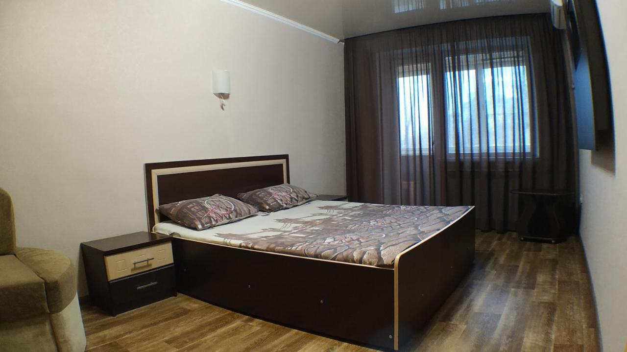 Апартаменты В Центре Металлургов 27 Kr Apartments Krivoy Rog Ngoại thất bức ảnh